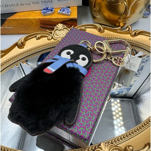 🆕 TORY BURCH 🧿 NWT NIB Pete the Penguin Keychain / Key Fob - Picture 6 of 12